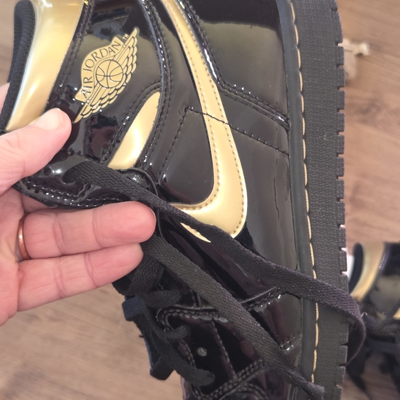 Nike Black Athletic Shoes - Picture 9 of 12